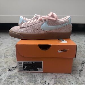 Nike Blazer Low '77 in Pink and Light Blue